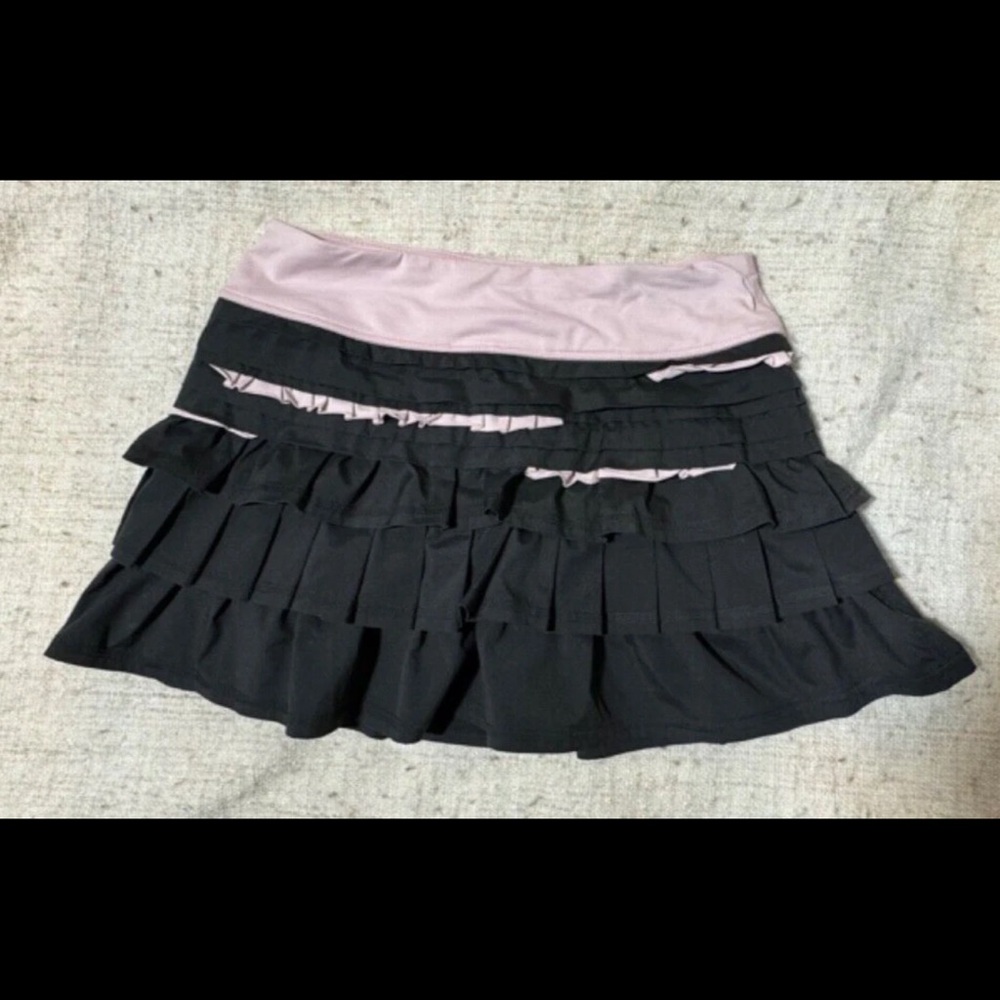 Lululemon Run: Back On Track Skirt
Coal / Pig Pink / Heathered Pig Pink